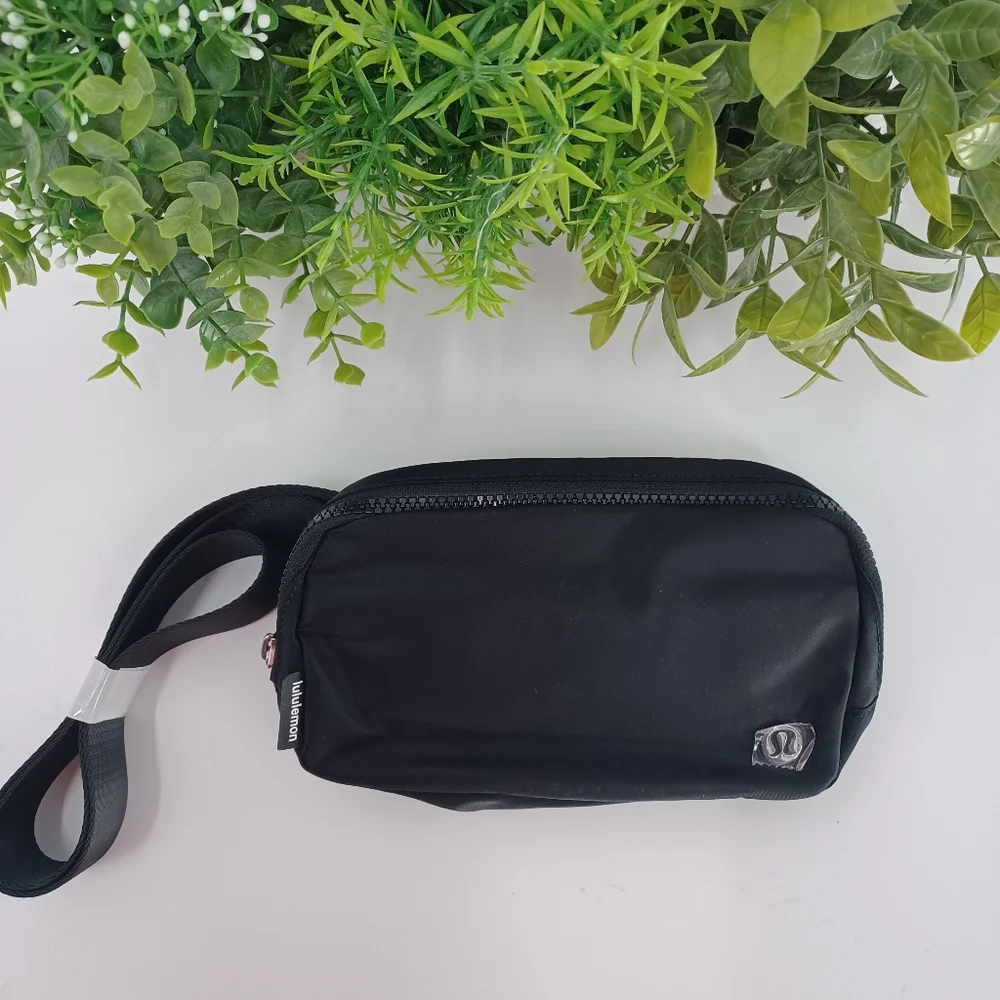 Lululemon Everywhere Belt Bag 1L Black Water Repellent Crossbody NWT